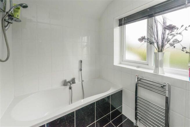 LUXURIOUS BATHROOM