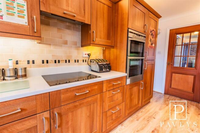 KITCHEN BREAKFAST ROOM