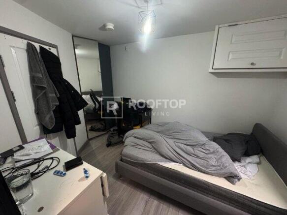 4 bed House Share to rent Image 11