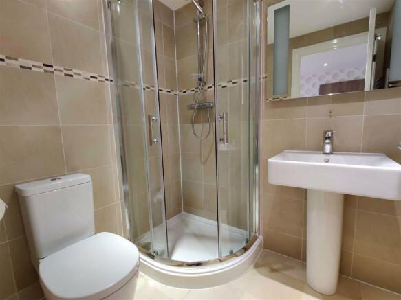 EN SUITE SHOWER ROOM
