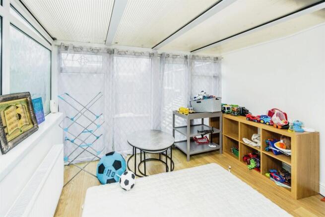3 bed Semi-Detached for sale Image 12