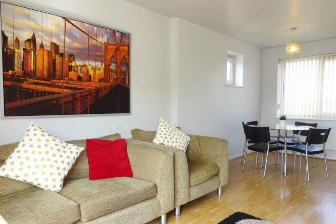 3 bed House to rent Image 5