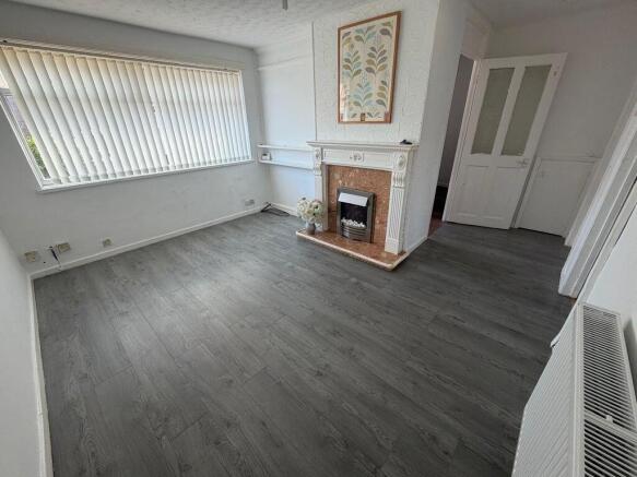 3 bed Terraced to rent Image 2