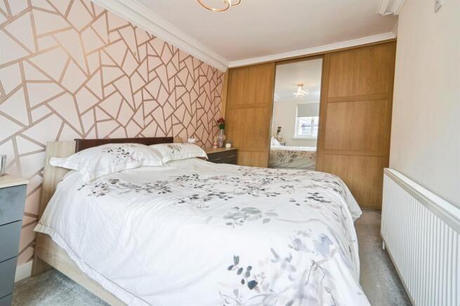 3 bed Semi-Detached for sale Image 11