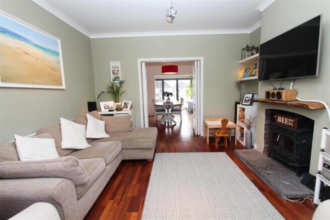 LIVING ROOM 3 USE.jpg