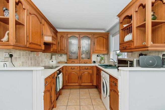 3 bed Semi-Detached for sale Image 10