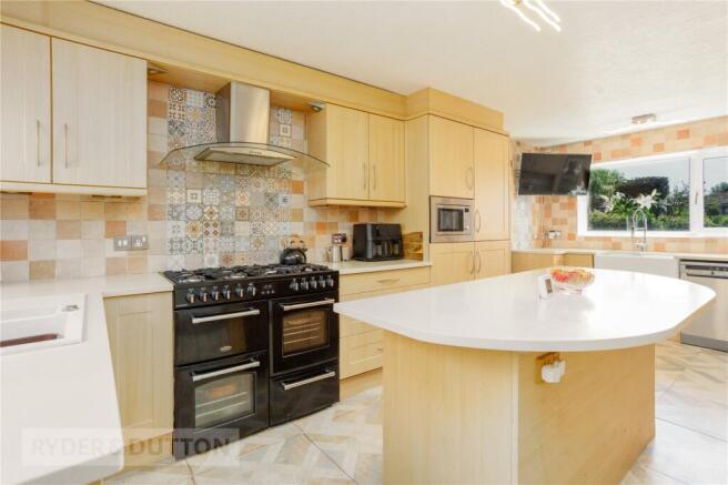 4 bed Detached Bungalow for sale Image 5