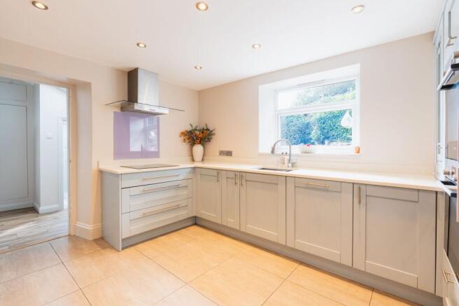 4 bed Detached for sale Image 10