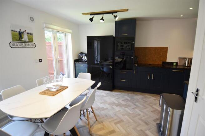 KITCHEN/ DINER