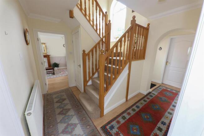 4 bed Detached for sale Image 4