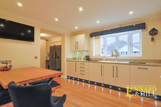 Montgomery Close, Grays, RM16 2ER photo 4