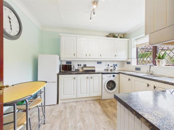 2 bed Detached Bungalow for sale Image 5