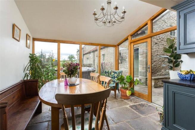 5 bed Detached for sale Image 5