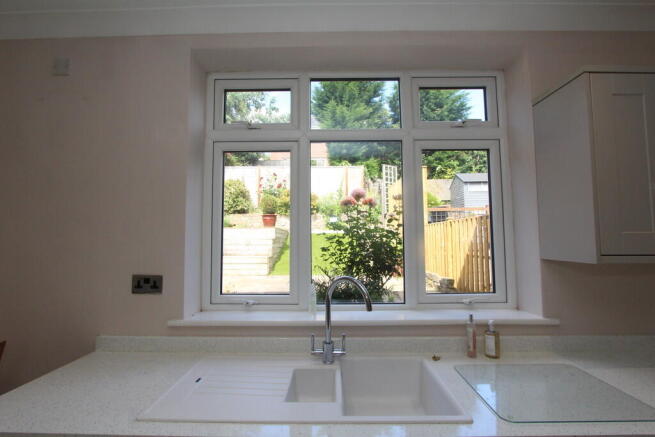 3 bed Semi-Detached to rent Image 11