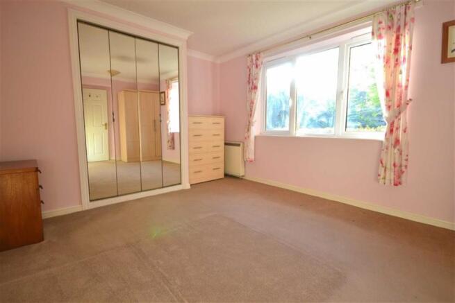 ADDITIONAL IMAGE BEDROOM