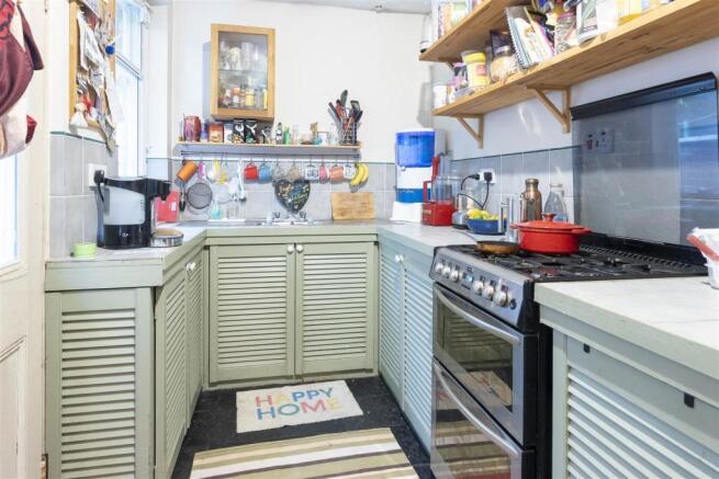 FITTED KITCHEN