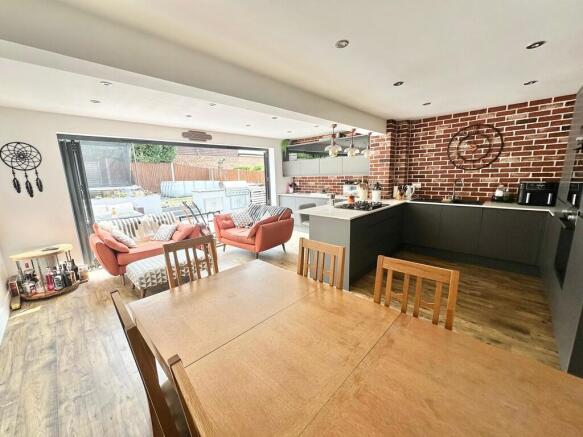 IMG-20250819-WA00...