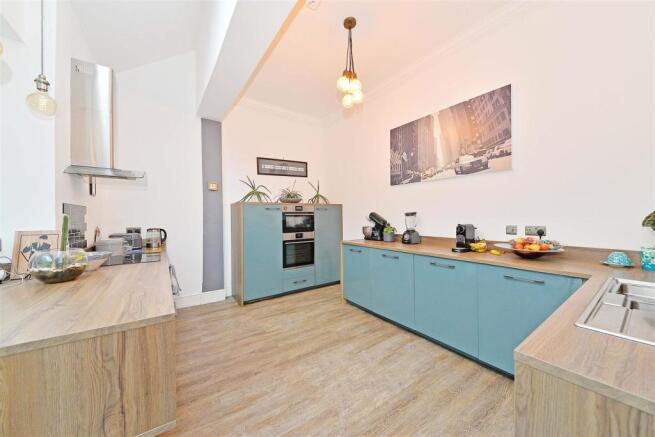 KITCHEN 2.jpg