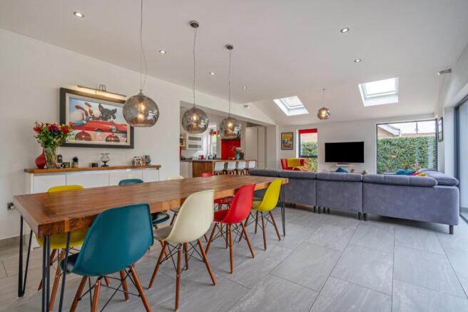 Kitchen/Dining Area