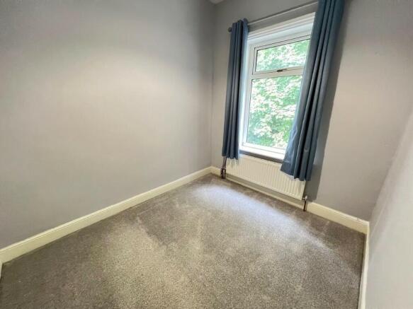 2 bed Terraced to rent Image 6