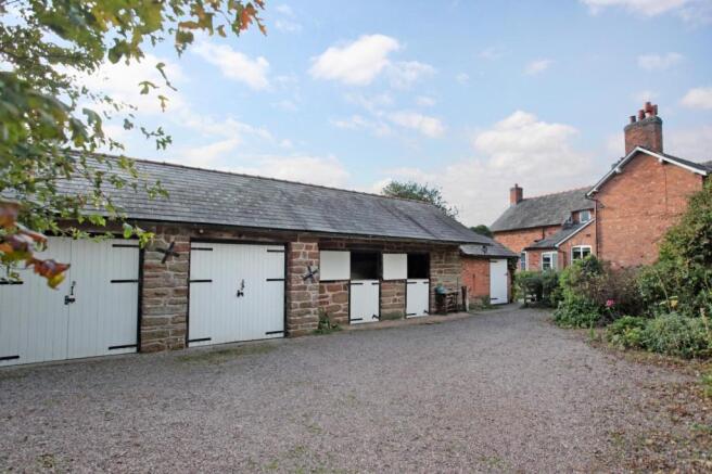 Double Garage, Stabl