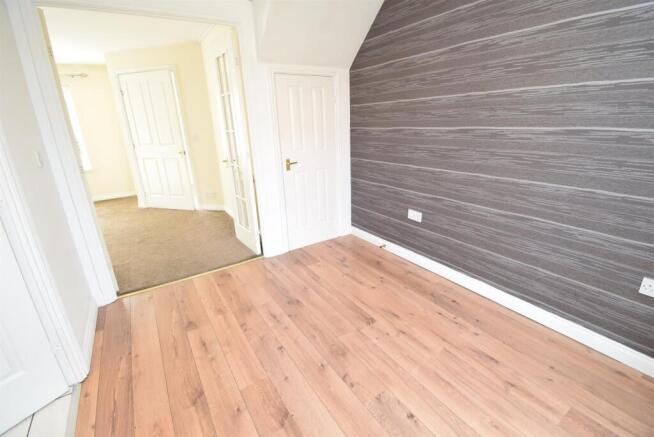 3 bed Semi-Detached to rent Image 6