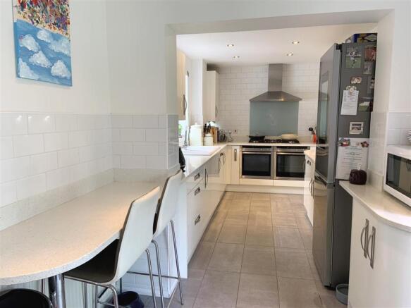 Breakfast Area - Kitch 1.JPG