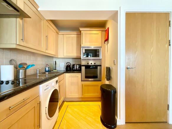 2 bed Flat for sale Image 6