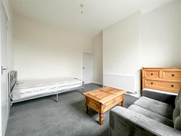 Flat 5, 27 Victoria Road_-2.jpg