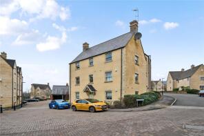 Flat 5, 6, Cross Close, Cirencester GL7 1FE