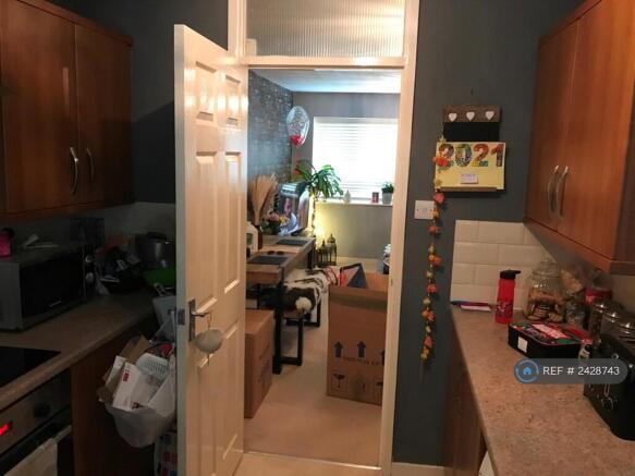 Fully Fitted Kitchen