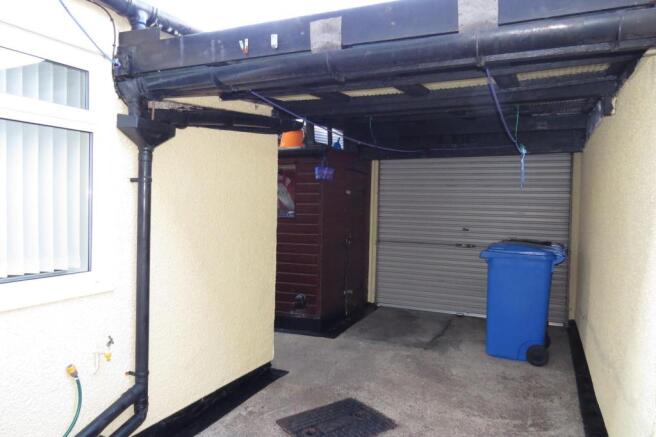 ENCLOSED YARD TO REA