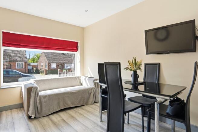 4 bed Semi-Detached for sale Image 5
