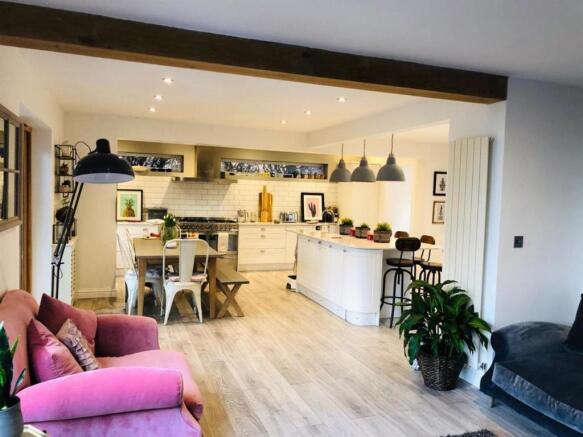 Kitchen/lounge