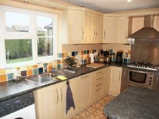 Kitchen/Breakfast Room: