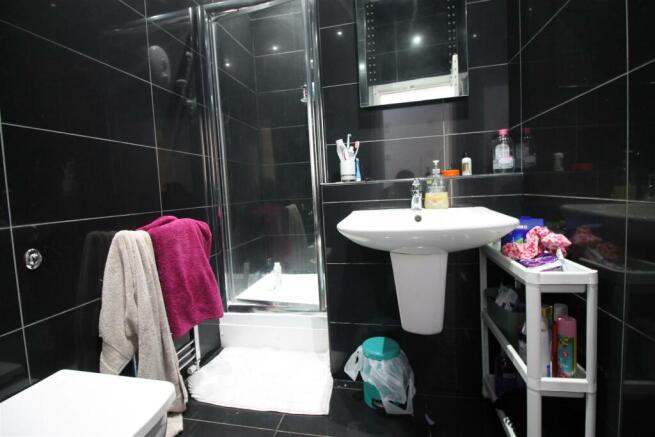 7 bed House to rent Image 12