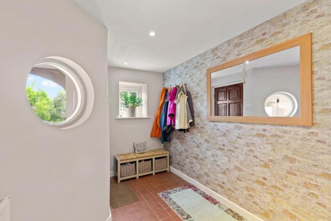 3 bed Town House for sale Image 3