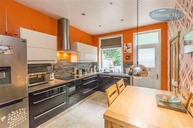 ATTRACTIVE DINING KITCHEN
