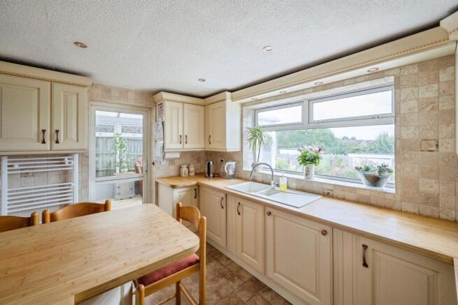 2 bed Semi-Detached for sale Image 6