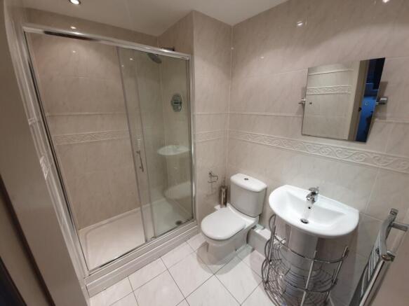 3 bed Flat to rent Image 5