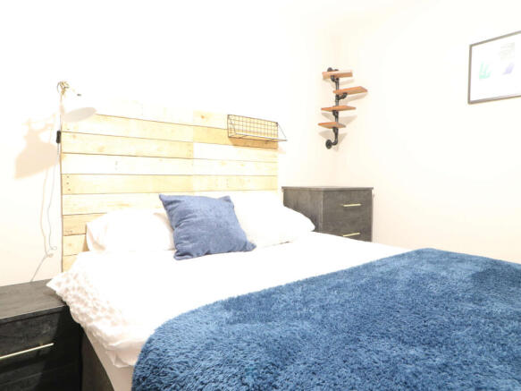 25 Glebe Road Room 3.3-3.jpg