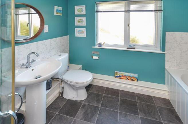 En-Suite Bathroom