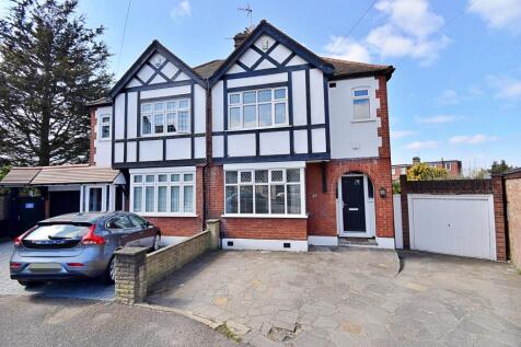 Frinton Drive, Woodford Green, Essex. IG8 9ND