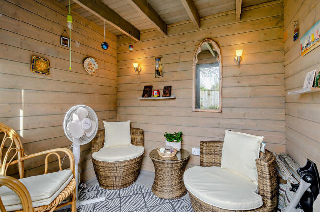 8682845-interior0...