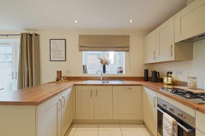 4 bed Detached for sale Image 11
