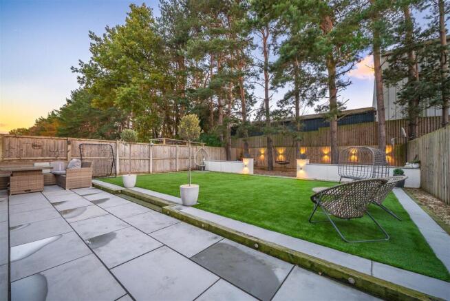 4 bed Detached for sale Image 5