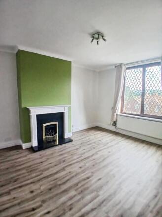 4 bed Flat to rent Image 5
