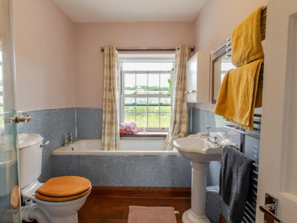 2 bed Cottage for sale Image 9