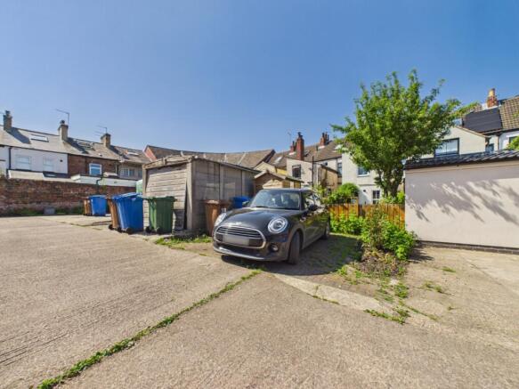 3 bed Terraced for sale Image 11