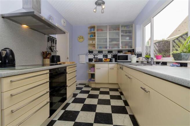 FITTED KITCHEN